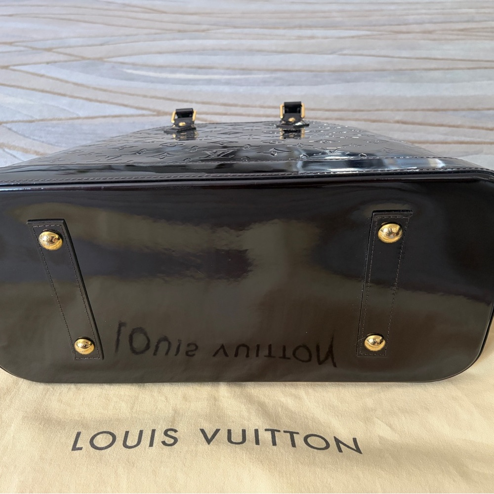 Louis Vuitton Alma patent leather monogram bag - Picture 6 of 10